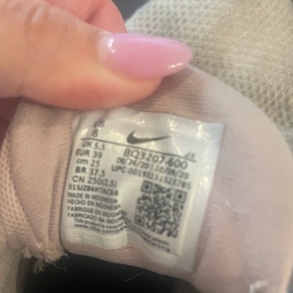 Pink Nike running shoes - Picture 4 of 6